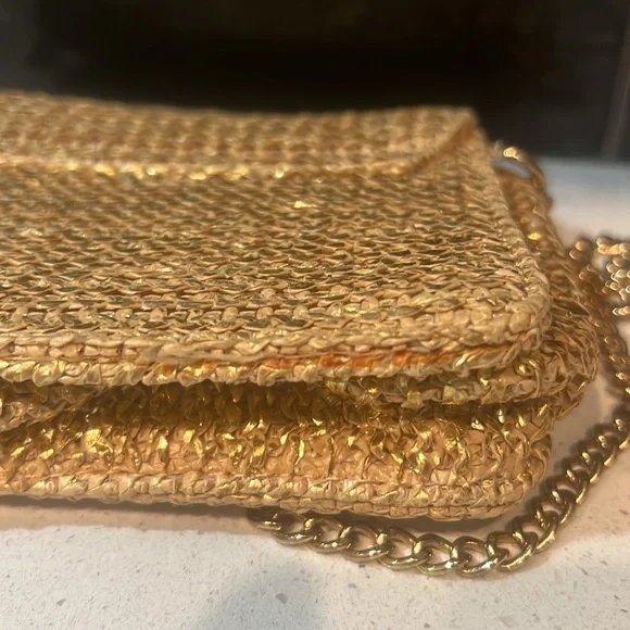 Mini Woven Crossbody Bag! Chain Link Strap. Turn Lock Closure. Metallic Gold - Picture 13 of 15